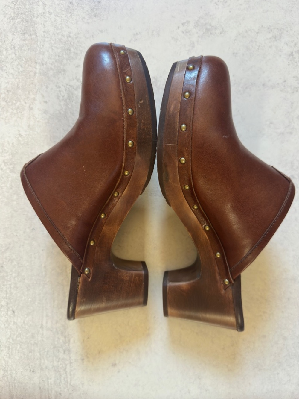 Ugg Size 9 Brown Leather Women's Clog Heels
